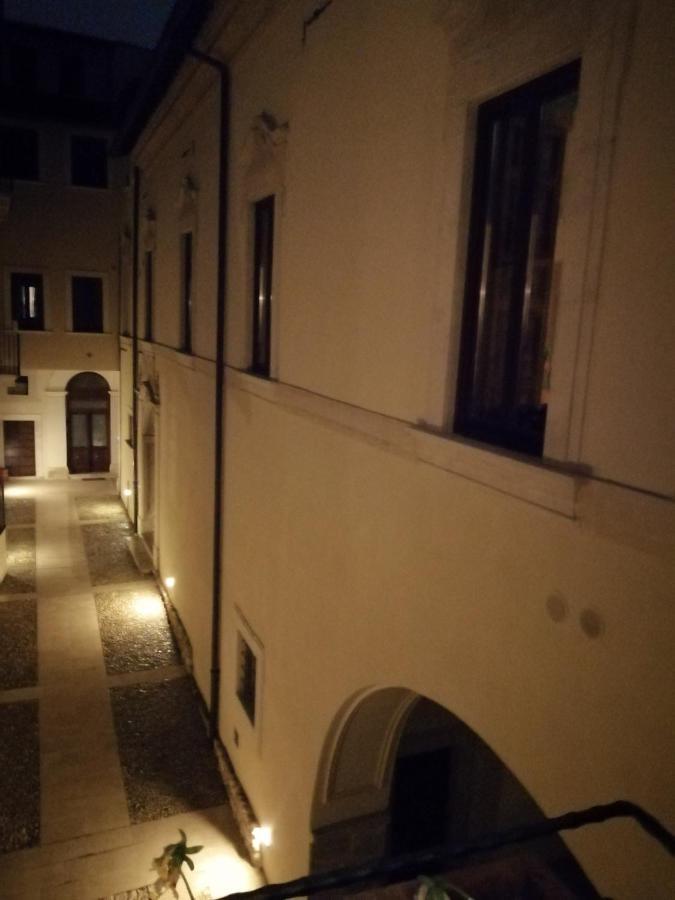 B&B Bone Novelle Dimora Storica Palazzo Zuzi L'Aquila Exterior photo