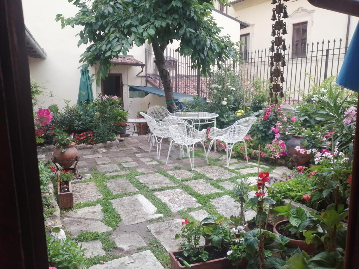 B&B Bone Novelle Dimora Storica Palazzo Zuzi L'Aquila Exterior photo