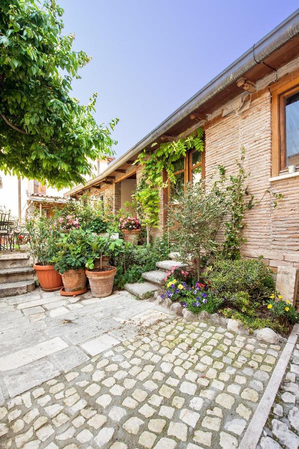 B&B Bone Novelle Dimora Storica Palazzo Zuzi L'Aquila Exterior photo