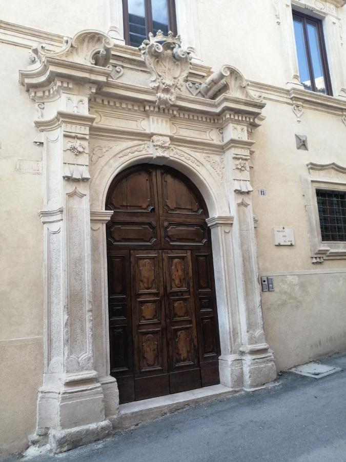 B&B Bone Novelle Dimora Storica Palazzo Zuzi L'Aquila Exterior photo